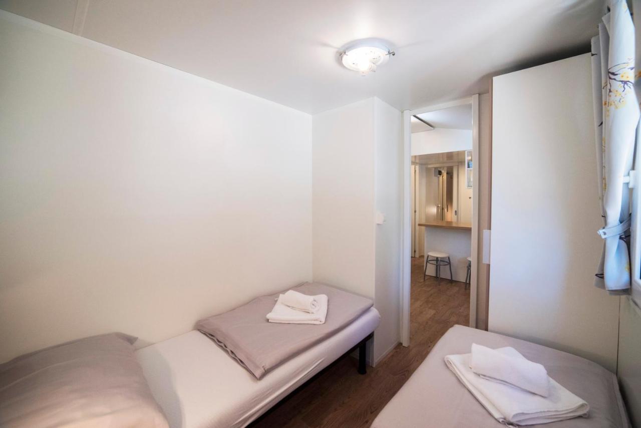 Mobile Home Cube, 3 Bedrooms, Free Parking, Wifi Biograd Na Moru Exterior foto